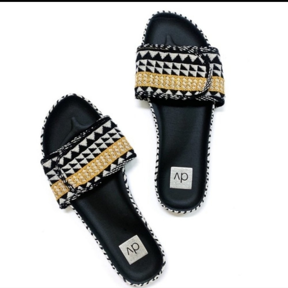 Dolce vita Annalyse tribal woven sandal slides